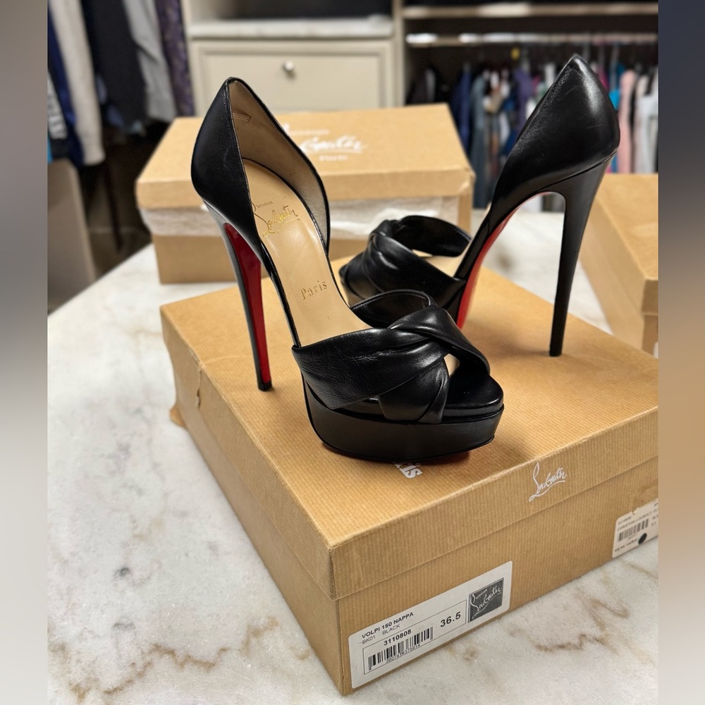 Christian Louboutin Volpi 150mm
(Worn Once) (Authentic)